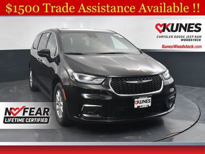 New 2025 Chrysler Pacifica Select