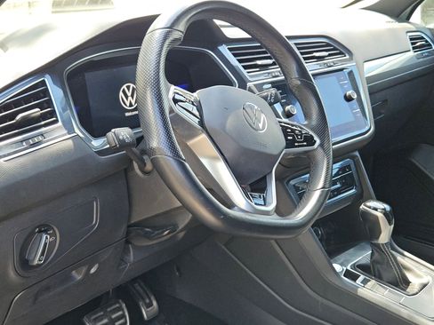 Used 2022 Volkswagen Tiguan SE R-Line image 7