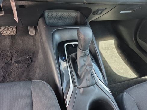 Used 2025 Toyota Corolla LE FWD image 12