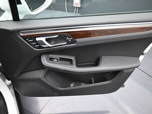 Certified 2023 Porsche Macan S AWD/4WD image 21