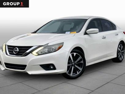 Used 2016 Nissan Altima 2.5 SR w/ LED Appearance Package