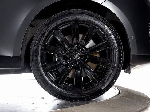 Used 2023 Land Rover Range Rover Long Wheelbase SE image 16