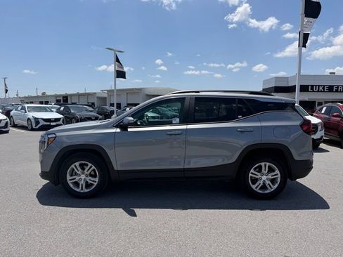 Used 2023 GMC Terrain SLE w/ Driver Convenience Package FWD image 8