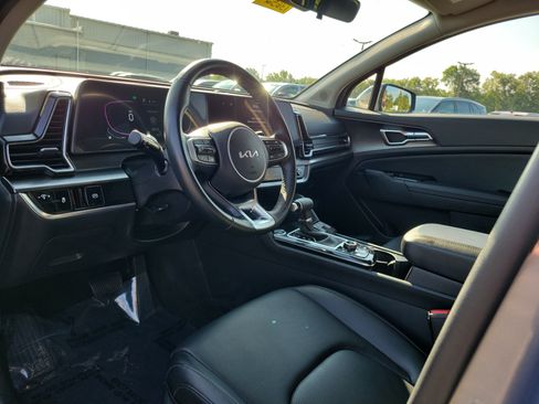 Used 2025 Kia Sportage EX FWD image 19