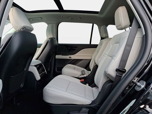New 2026 Lincoln Aviator AWD image 9