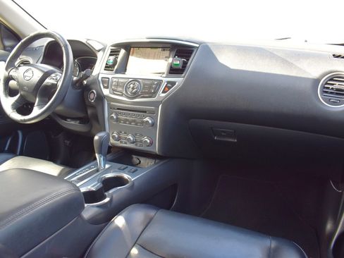 Used 2019 Nissan Pathfinder SL image 12