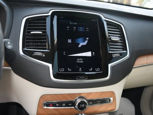 Used 2021 Volvo XC90 T6 Momentum w/ Advanced Package image 15