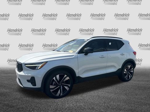 Certified 2023 Volvo XC40 B4 Plus w/ Protection Package Premier FWD image 9