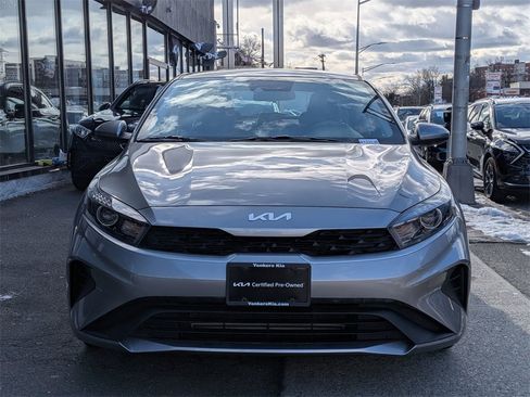 Certified 2022 Kia Forte LXS image 3