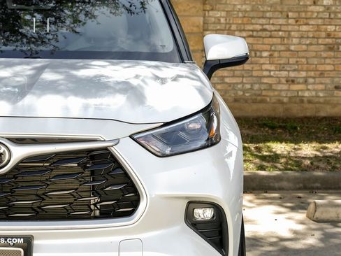 Used 2022 Toyota Highlander XLE image 60