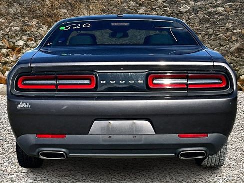 Used 2015 Dodge Challenger SXT image 4
