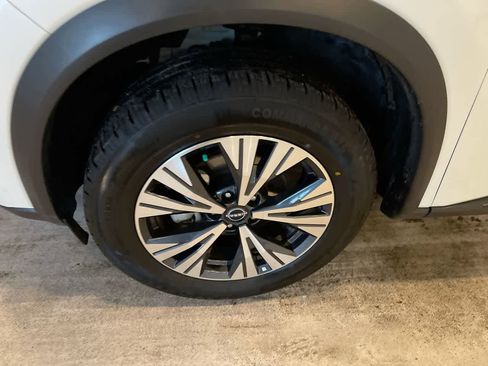 Used 2023 Nissan Rogue SV image 10