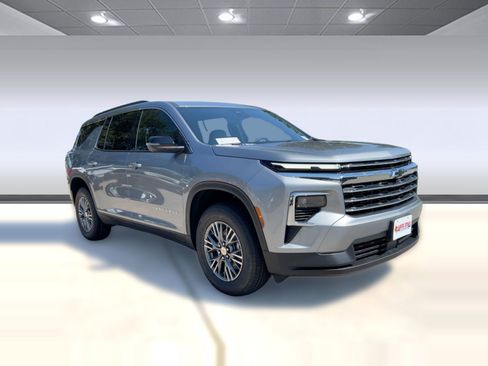 New 2026 Chevrolet Traverse LT w/ Driver Confidence Package FWD image 7