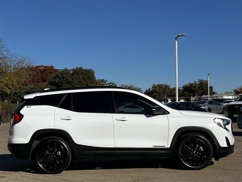 Used 2021 GMC Terrain SLT w/ Infotainment Package II image 3