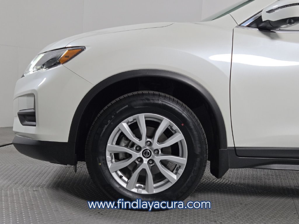 Used 2018 Nissan Rogue SV w/ Premium Package AWD/4WD image 12