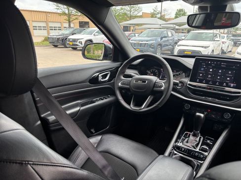 Used 2025 Jeep Compass Trailhawk image 37