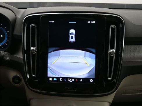 Used 2023 Volvo XC40 B5 Plus w/ Protection Package Premier image 19