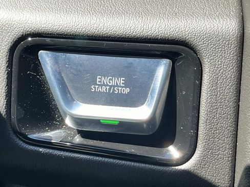 Used 2026 GMC Yukon Denali w/ Advanced Technology Package image 40