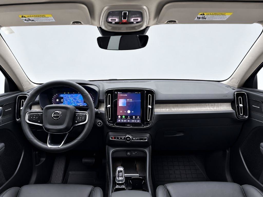 Used 2024 Volvo XC40 B5 Plus w/ Protection Package Premier AWD/4WD image 25