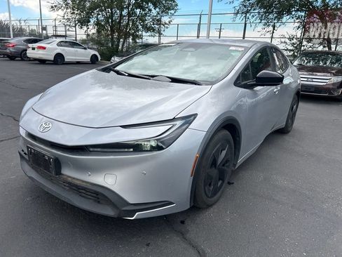 Used 2025 Toyota Prius LE FWD image 14