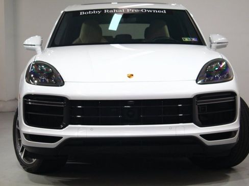 Used 2022 Porsche Cayenne Turbo image 3