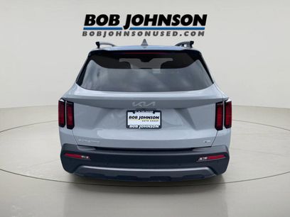 Used 2023 Kia Sorento S w/ Panoramic Sunroof Package