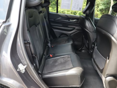 Used 2023 Jeep Grand Cherokee Altitude RWD image 17