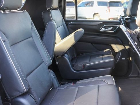Used 2022 GMC Yukon XL SLT image 25