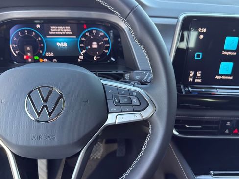 New 2026 Volkswagen Atlas Cross Sport SE FWD image 20