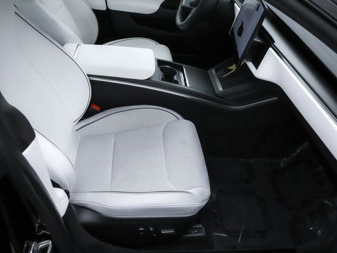 Used 2023 Tesla Model S Plaid image 22