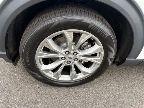 Used 2023 Ford Explorer Limited w/ Equipment Group 301A image 5