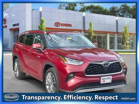 Used 2021 Toyota Highlander Platinum AWD/4WD image 1