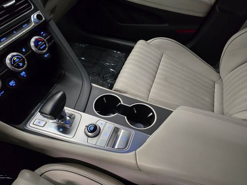 Used 2022 Genesis G70 3.3T AWD/4WD image 25
