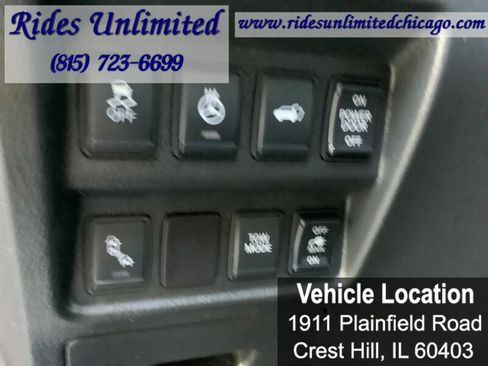 Used 2015 Nissan Pathfinder Platinum w/ Family Entertainment Package AWD/4WD image 31