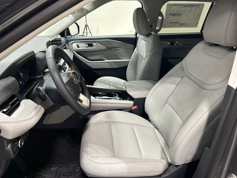 New 2026 Ford Explorer Active w/ Active Comfort Package image 10