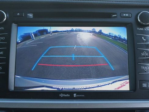 Used 2015 Toyota Highlander XLE image 8