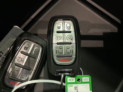 New 2026 Chrysler Pacifica Select image 20