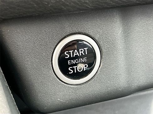 Used 2021 Nissan Rogue SV image 17