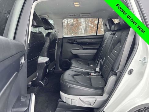 Used 2023 Toyota Highlander L image 23