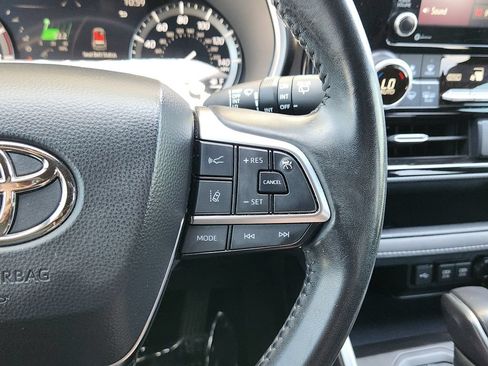Used 2021 Toyota Highlander XSE AWD/4WD image 17