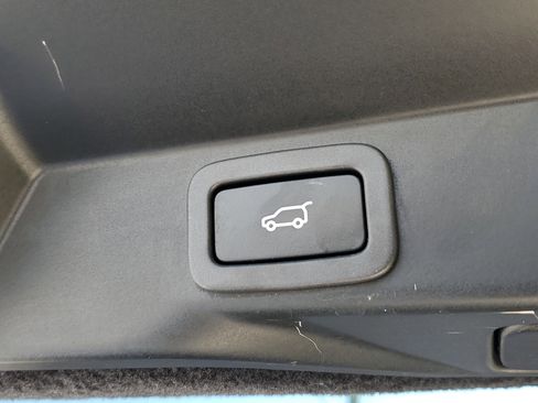 Used 2018 Land Rover Range Rover Sport SE AWD/4WD image 14