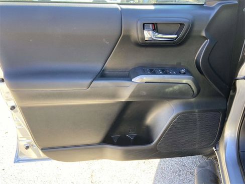 Used 2022 Toyota Tacoma TRD Sport image 10