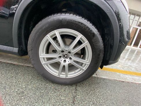 Used 2025 Mercedes-Benz GLC 300 4MATIC image 25