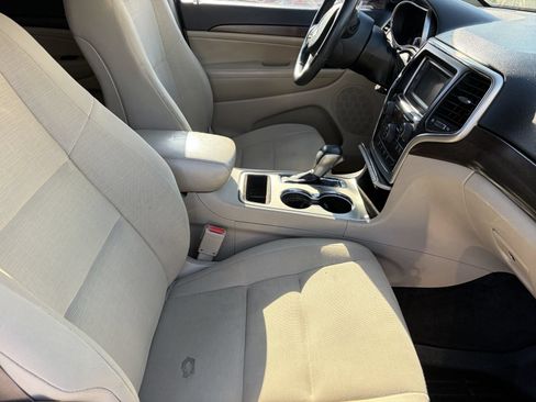 Used 2016 Jeep Grand Cherokee Laredo RWD image 9