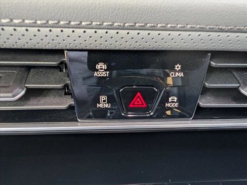 Used 2025 Volkswagen Atlas Peak Edition SE image 39