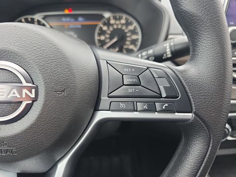 Used 2025 Nissan Altima 2.5 SV image 17