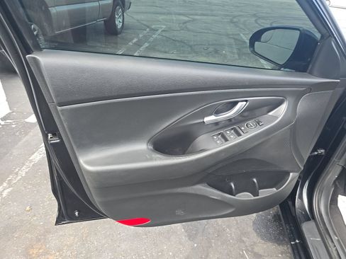 Used 2018 Hyundai Elantra GT FWD image 11