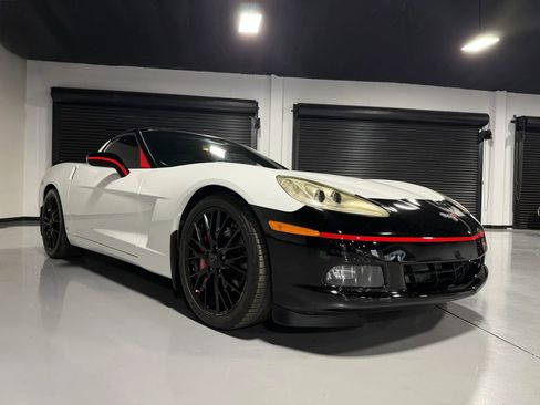 Used 2007 Chevrolet Corvette Coupe w/ Preferred Equipment Group RWD image 3