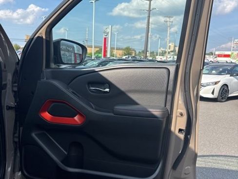 Certified 2023 Nissan Frontier PRO-4X w/ Technology Package image 14