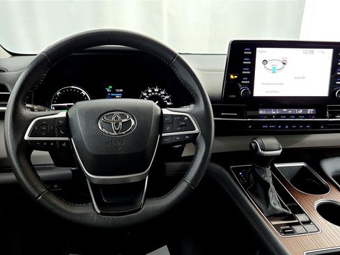Certified 2024 Toyota Sienna XLE image 28